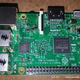 Illustration for article titled Cómo construir una recreativa portátil con #Raspberry Pi 3 por menos de lo que te imaginas